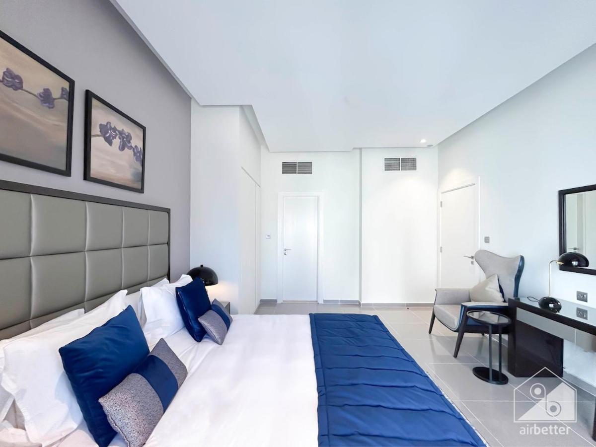 Luxury Stay At Damac Majestine With Balcony & Views Dubai Esterno foto