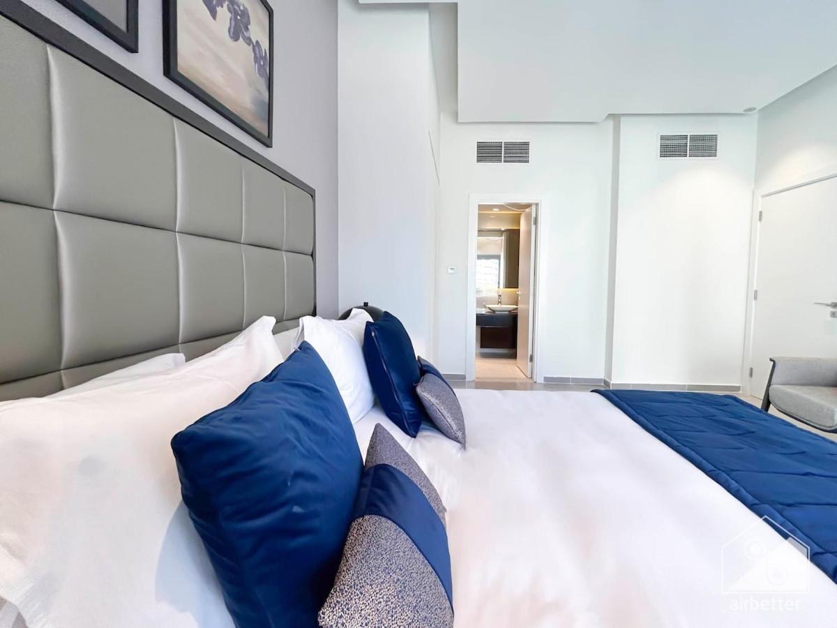 Luxury Stay At Damac Majestine With Balcony & Views Dubai Esterno foto
