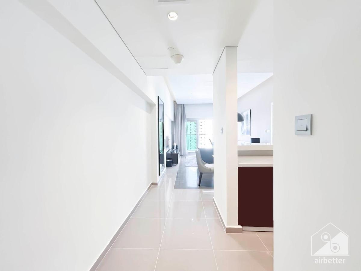 Luxury Stay At Damac Majestine With Balcony & Views Dubai Esterno foto